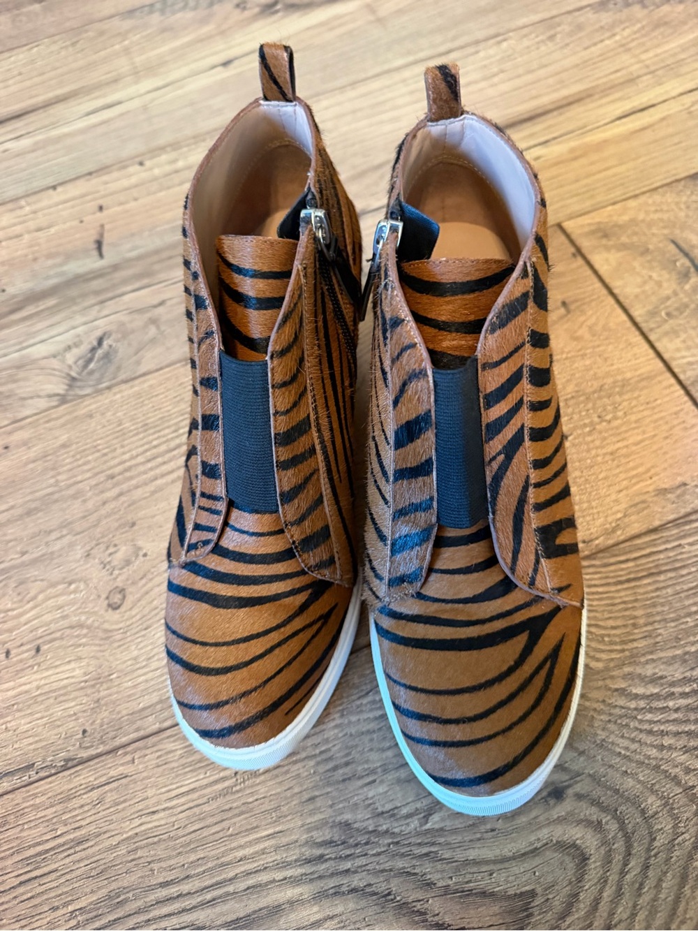 Linea Paolo Anna Tiger Print Calf Hair Wedge Sneaker Bootie Size 7.5 M - Picture 2 of 12